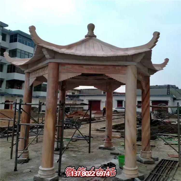 仿古涼亭，盡情欣賞晚霞染紅的美景
