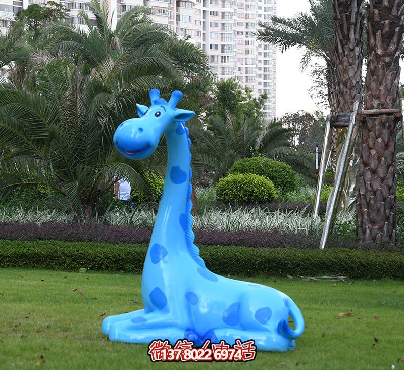 優(yōu)雅藍色長頸鹿雕塑